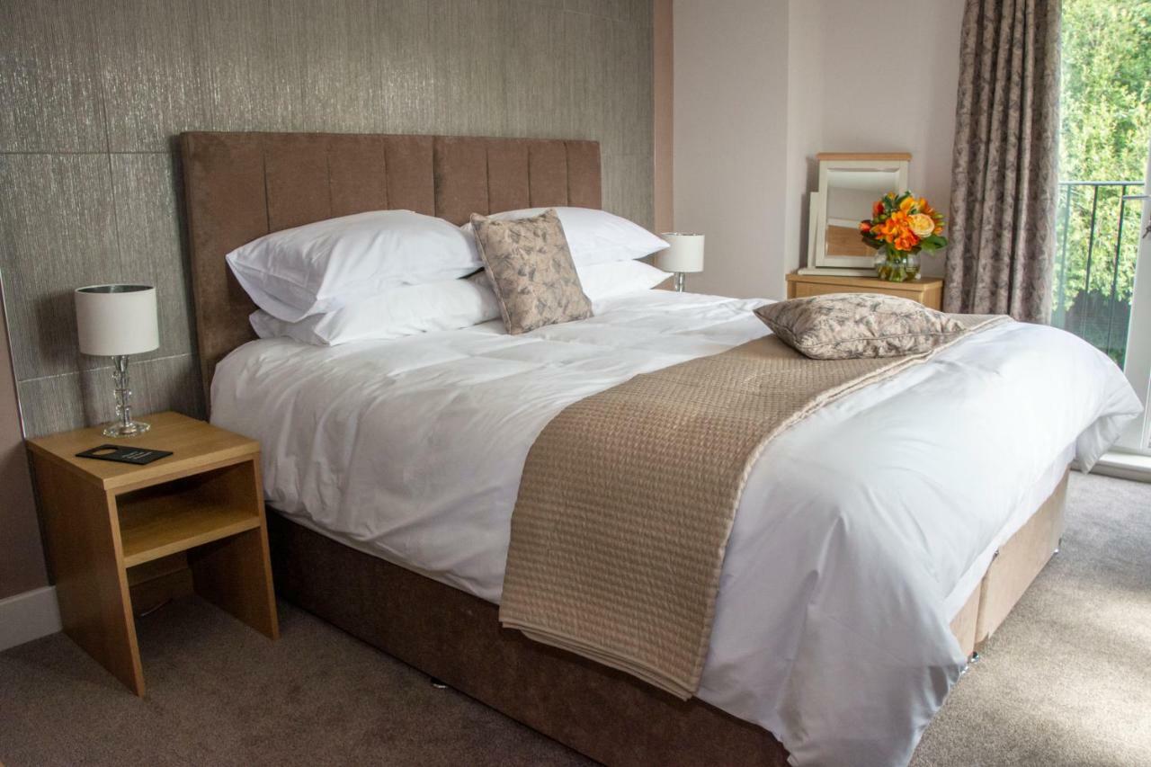 Rose And Crown Otel Lytchett Matravers Dış mekan fotoğraf