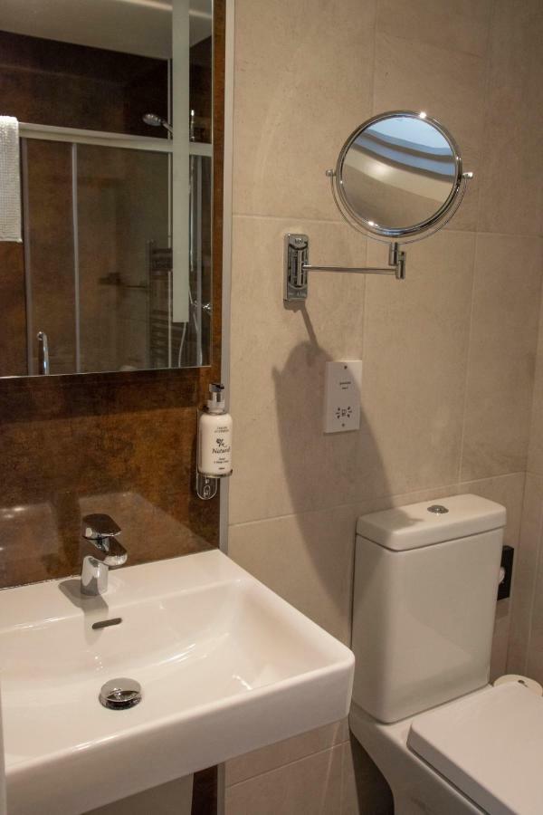 Rose And Crown Otel Lytchett Matravers Dış mekan fotoğraf